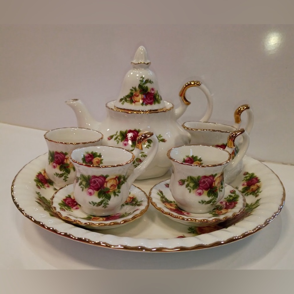 Royal Albert Old Country Roses Le Petite 9-Piece Tea Set, NEW